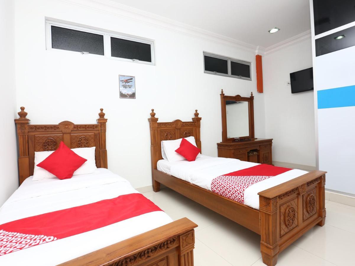 OYO 89435 Nusantara Group Hotel Jertih Exterior foto